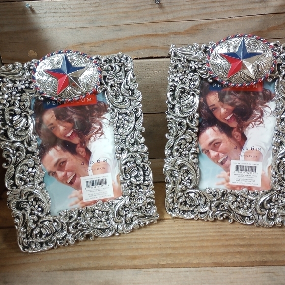 Set of 2 Pendulum Picture Frames Fits 4x6 Pictures Heavy Metal Red White Blue - Picture 1 of 10